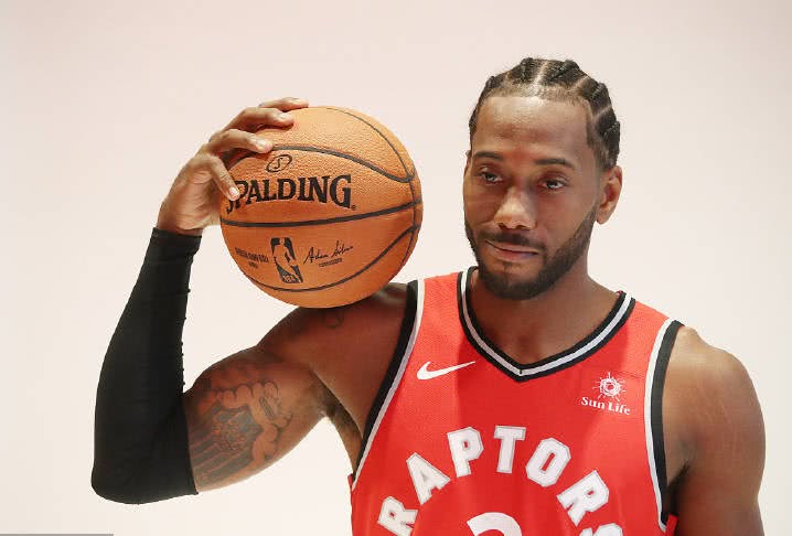 单场20分10助，却惨遭批评！双子星开始逼宫，夺冠大热要解体？（砍下20分10助却仍遭炮轰！双核逼宫，争冠热门面临解体危机？）