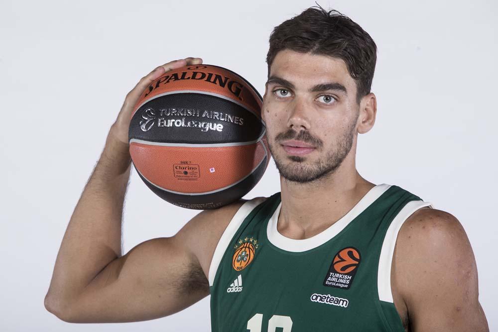 森林主帅：英超比欧联杯更重要，但我们也很重视欧联杯（森林主帅：英超更为关键，我们也不会轻视欧联杯）