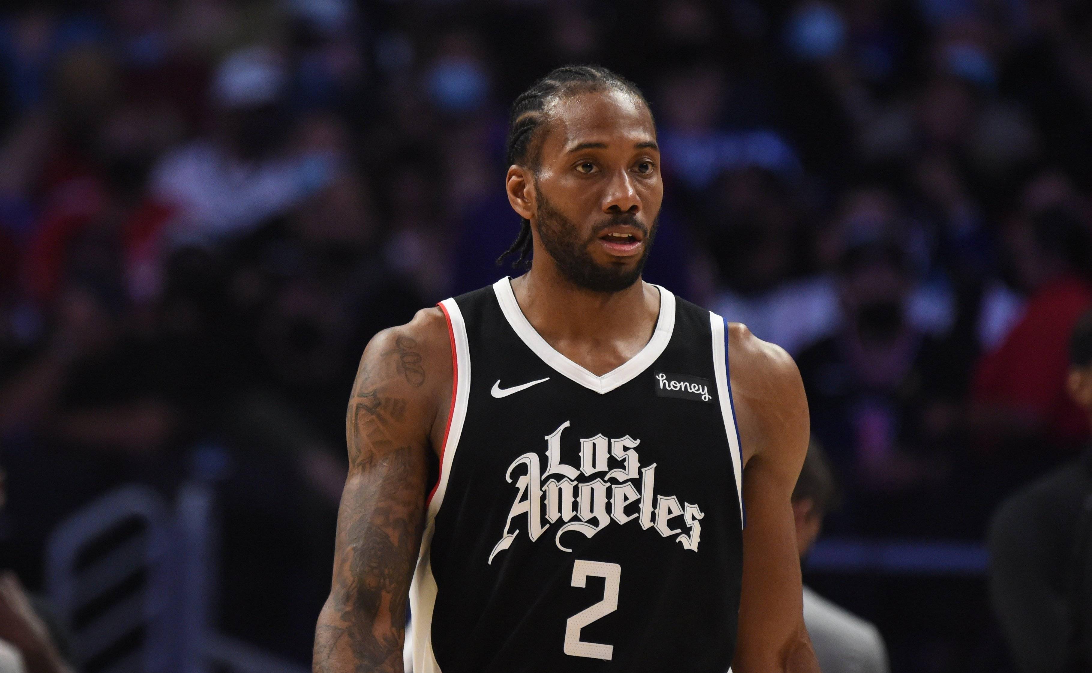 反对家暴，克雷莫内塞球衣背后印的是与球员关系密切女性名字（克雷莫内塞倡议反家暴：球衣背后印与球员关系密切的女性姓名）