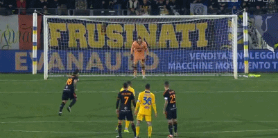 阿姆拉巴特：安东尼不该吃红牌，他并非故意踢对方面部（阿姆拉巴特为安东尼鸣不平：踢中对方面部非故意，红牌判罚不当）