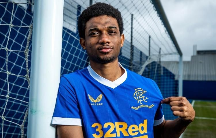 金彭贝谈登贝莱荣膺金球奖：看到他在台上落泪，我真的很感动（金彭贝谈登贝莱加冕金球：他在台上落泪的瞬间令我动容）