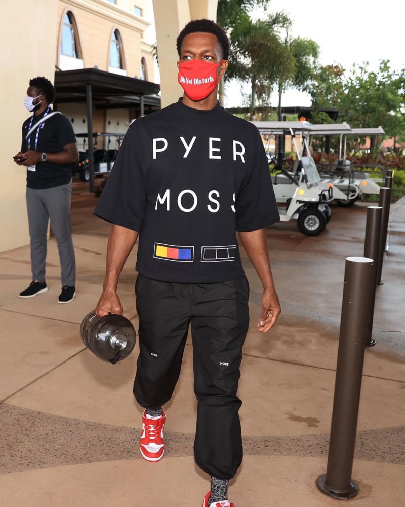 西班牙vs土耳其首发：奥尔莫、梅里诺先发，居莱尔替补（西班牙对阵土耳其首发确定：奥尔莫、梅里诺出战，居莱尔替补待命）