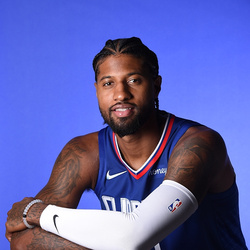 前锋替补登场首球建功，提高信任度（替补前锋登场即破门，信任度提升）