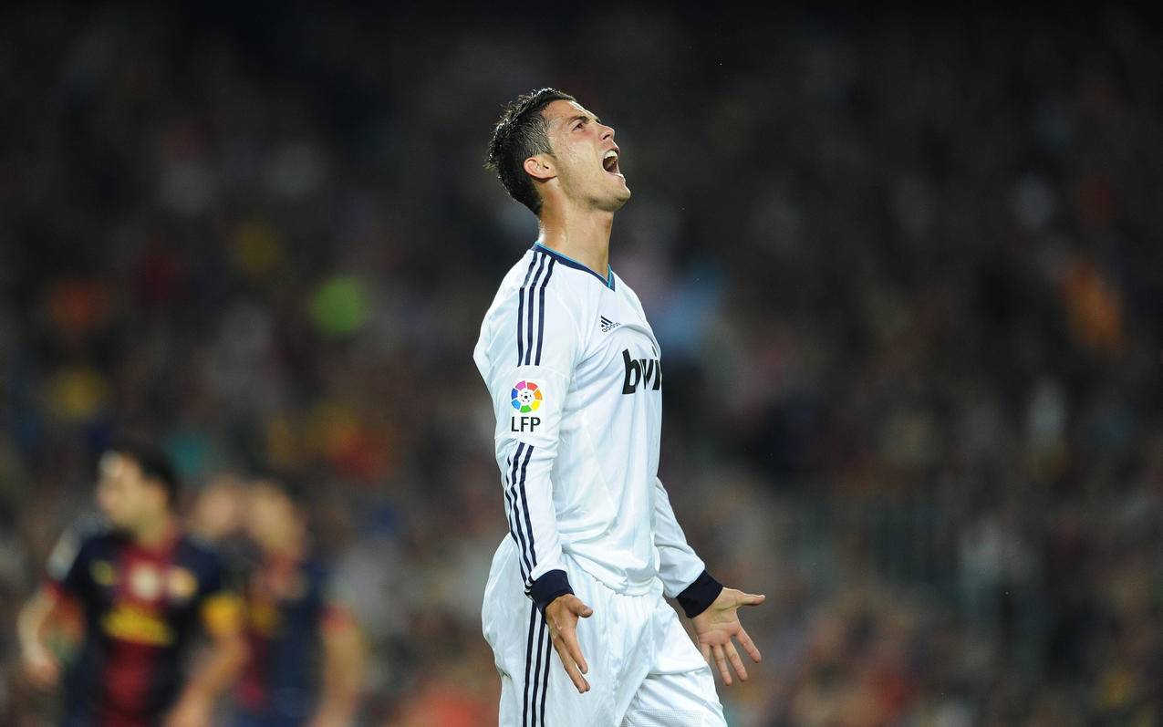 B费点球真的稳！稳稳骗过门将进球（B费点球稳健，轻松晃过门将破门）